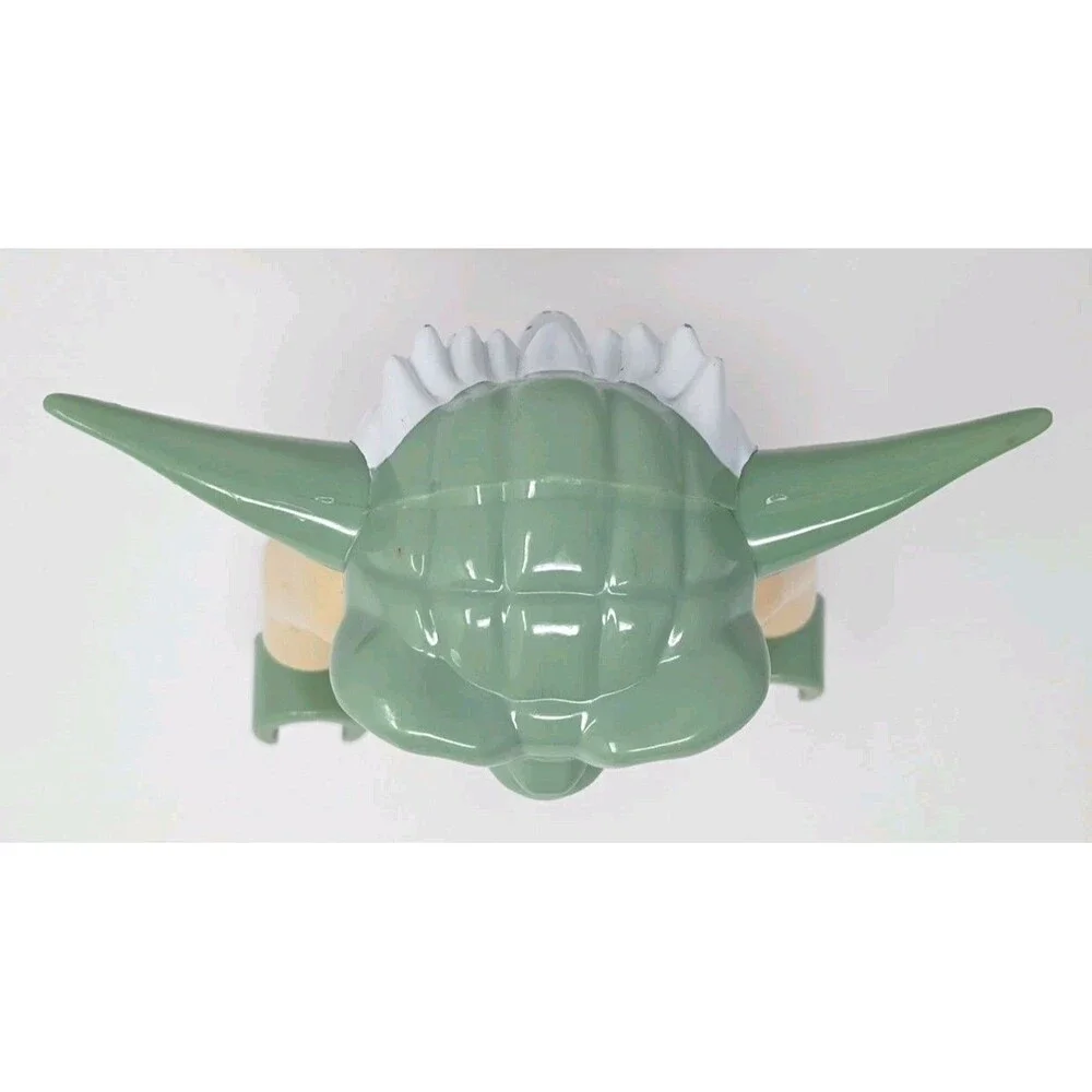 2010 LEGO Star Wars Yoda Mini Figure Digital Lighted Alarm Clock Jedi Master
